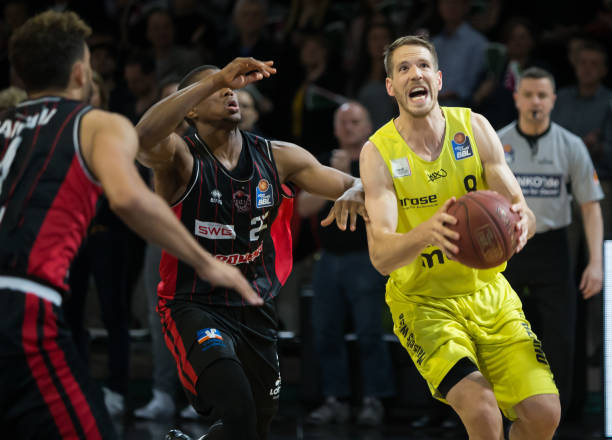 频频撕破对 频频撕破对