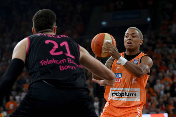 他用了严格 他用了严格